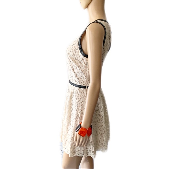 Speechless Tan Floral Lace Dress Size 9 - Picture 6 of 7